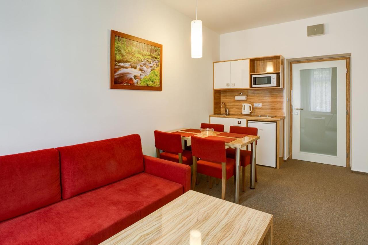 Hotel Astoria Jachymov Bagian luar foto