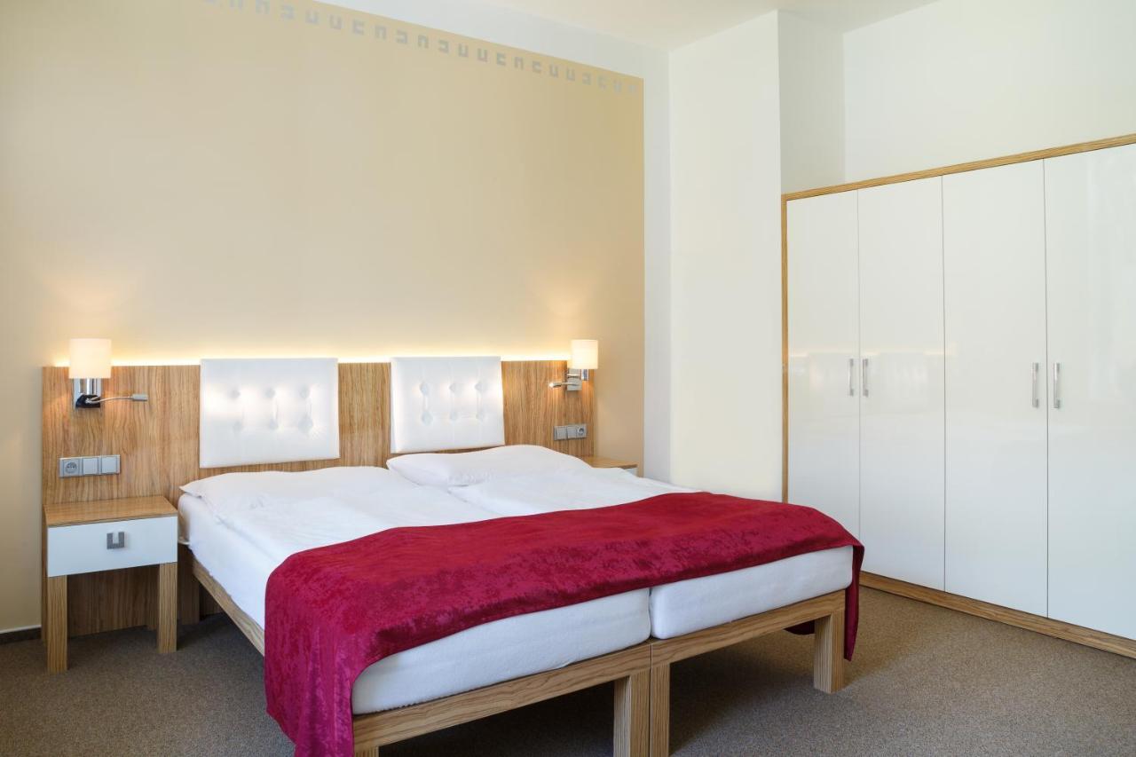Hotel Astoria Jachymov Bagian luar foto