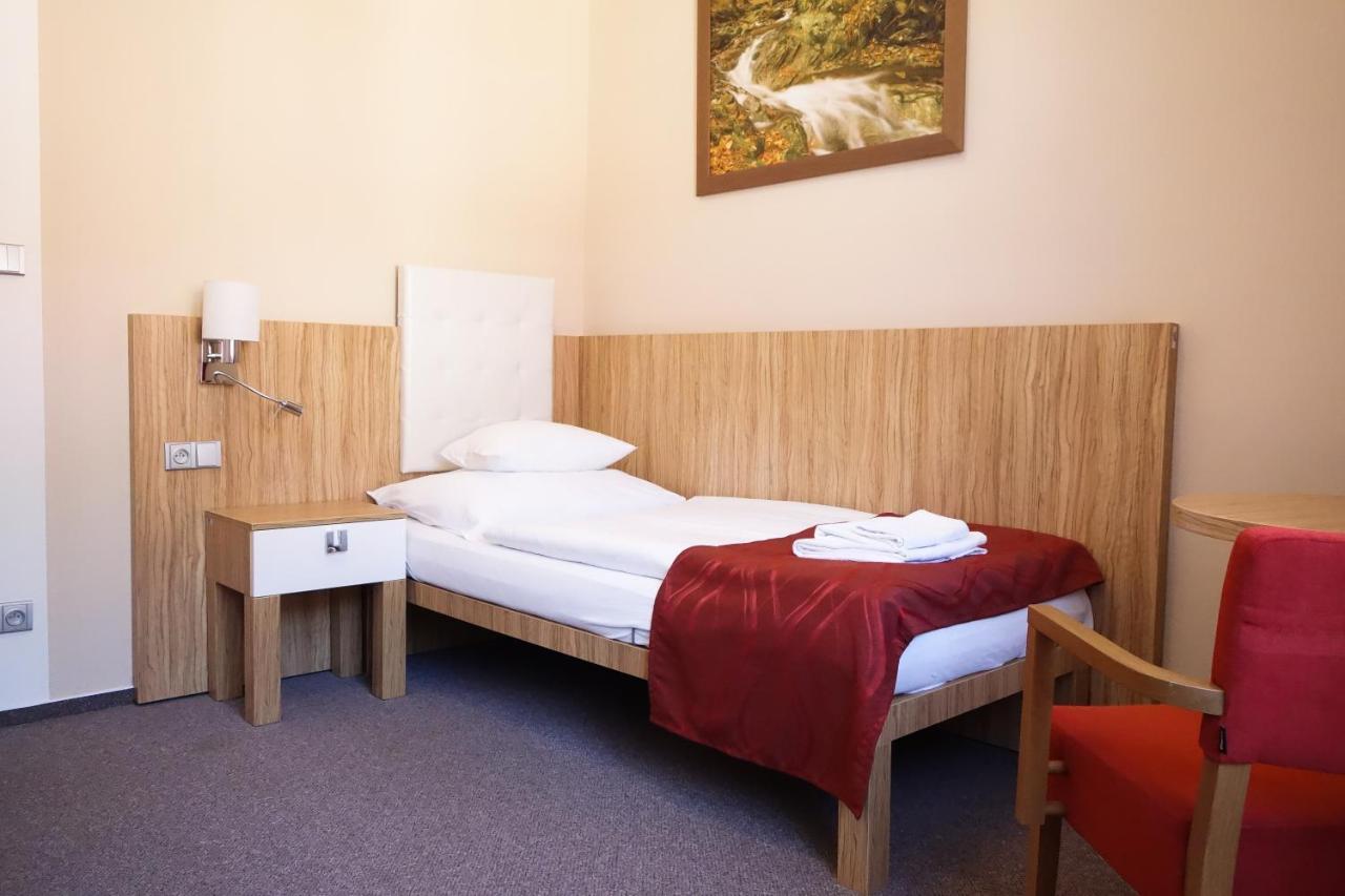 Hotel Astoria Jachymov Bagian luar foto