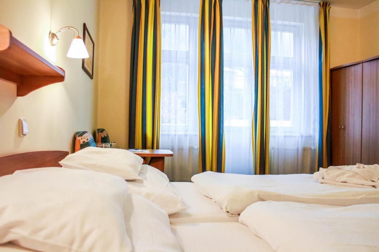 Hotel Astoria Jachymov Bagian luar foto