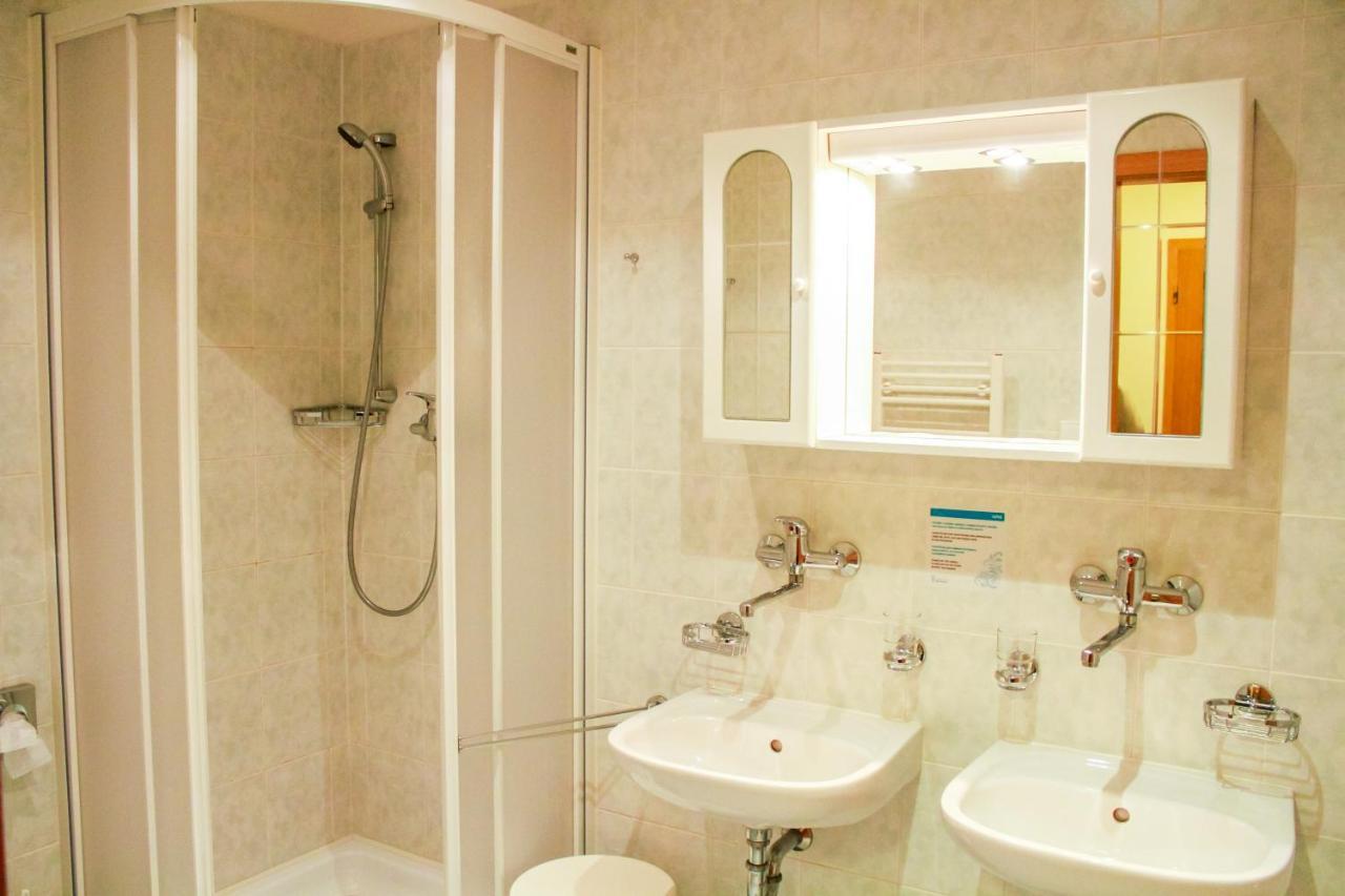 Hotel Astoria Jachymov Bagian luar foto
