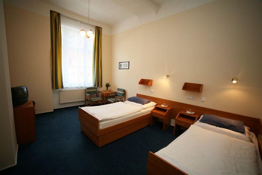 Hotel Astoria Jachymov Bagian luar foto
